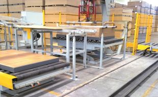 輕便靈活的多柱鋁合金升降平臺，專為商場清潔設計