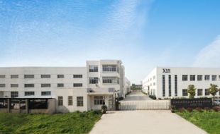 液壓升降平臺在模具精密加工中的應(yīng)用優(yōu)勢